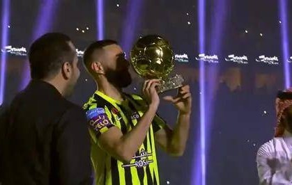 AYX-Rookie在巴塞罗那比赛中比分优势明显，战术调整引发热议！的简单介绍