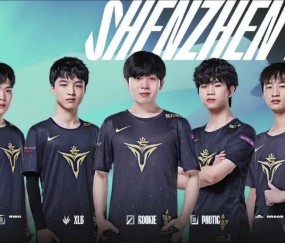 AYX-包含Rookie在日本队比赛中出色发挥，重返赛场引发热议！全场沸腾不已的词条